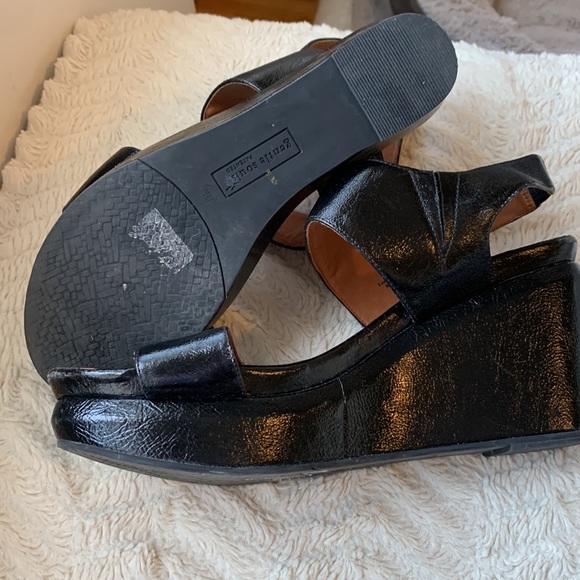 BLACK WEDGE HEEL SANDAL - Picture 3 of 8